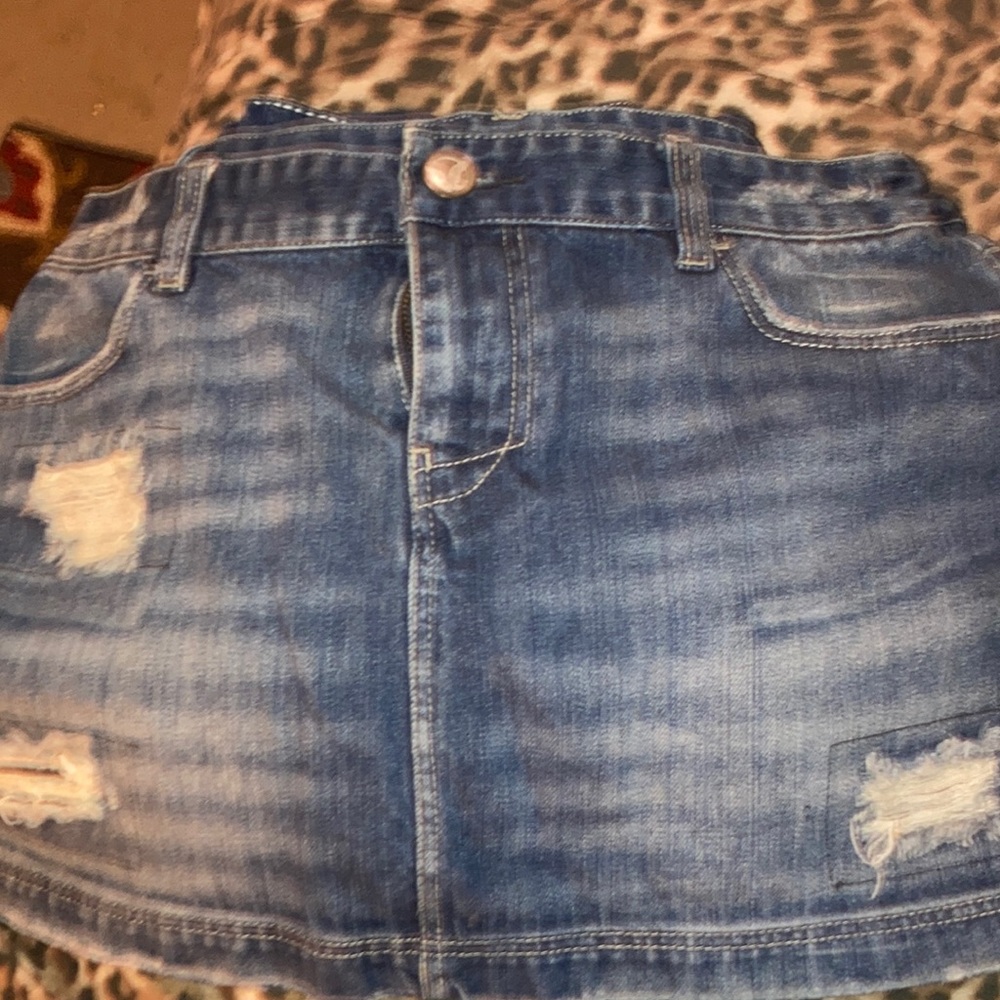 AMERICAN EAGLE SIZE 10 DENIM SKIRT CAN DRESS UP OR DRESS HOWEVER U FEEL THAT DAY